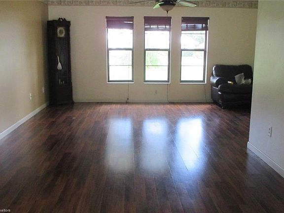 5th image of 1603 Charlotte Dr
