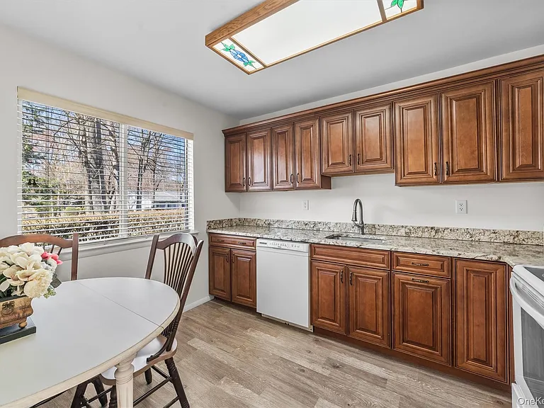164 Carriage Ct #B — Photo 16