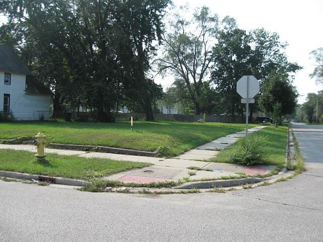 1st image of 1035 W Garfield Ave