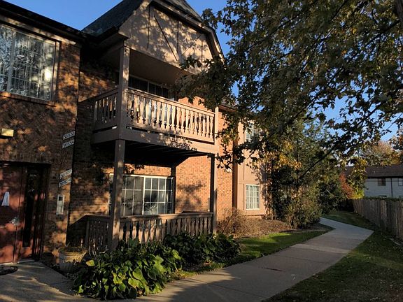 2nd image of 30524 Oakridge Manor Dr