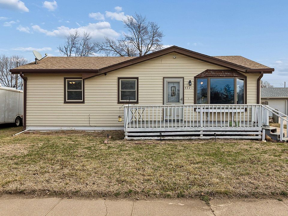 4321 N 14th St, Carter Lake, IA 51510 | Zillow