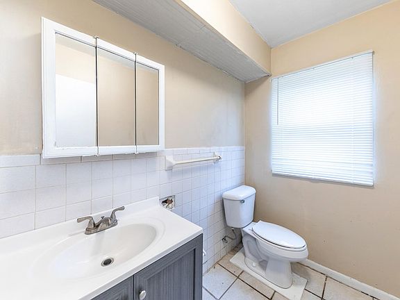 4th image of 206 S 1st St APT C