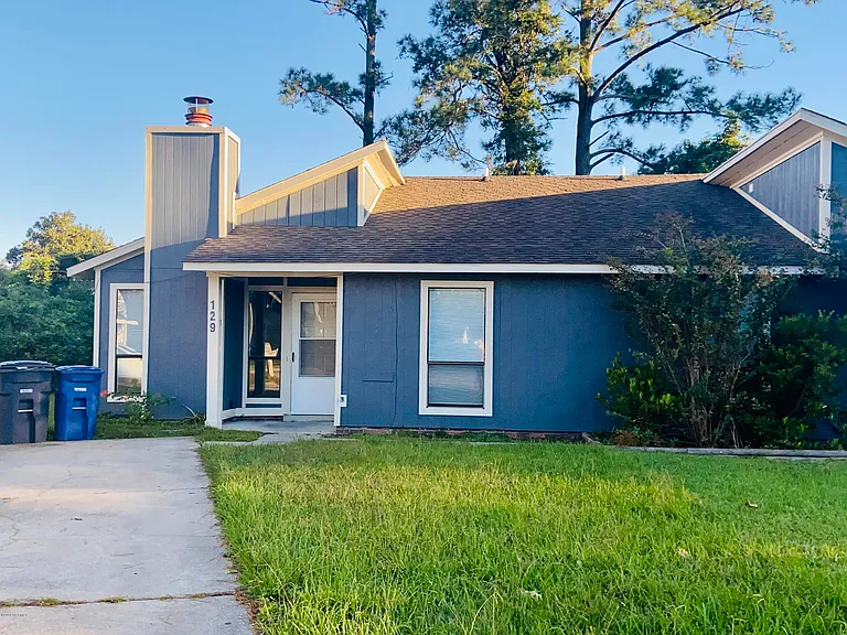 129 Village Cir — Photo 2
