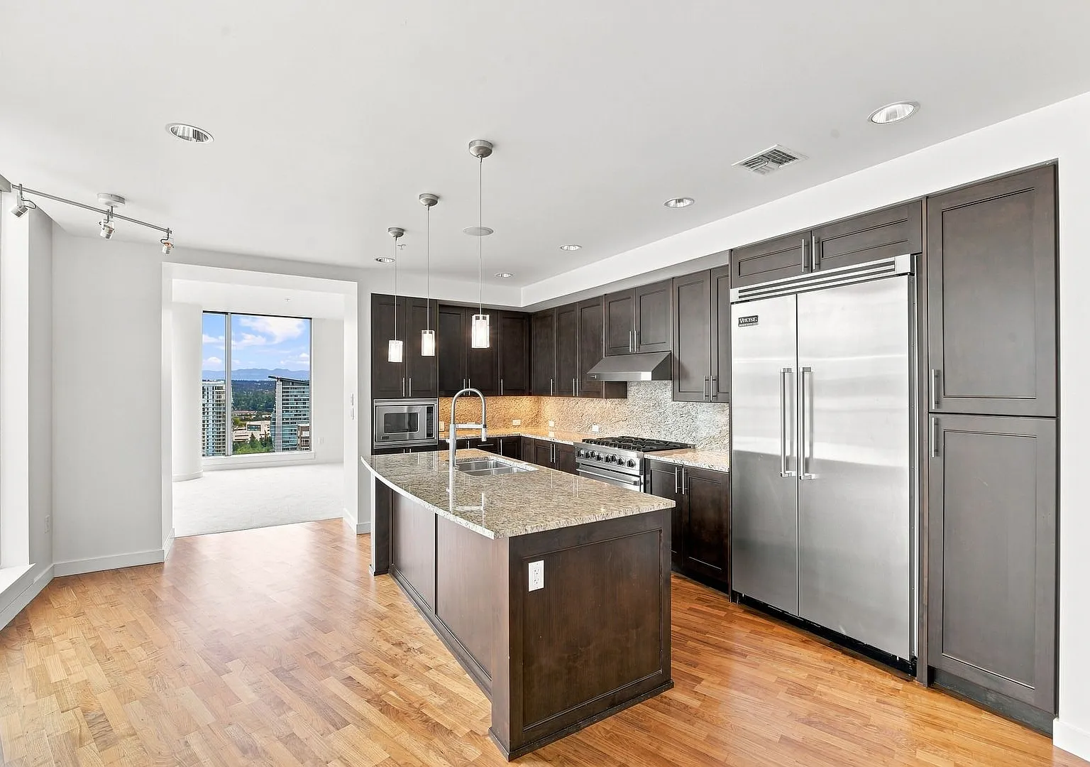 2Bd/1.75Ba Bellevue Condo — Photo 4