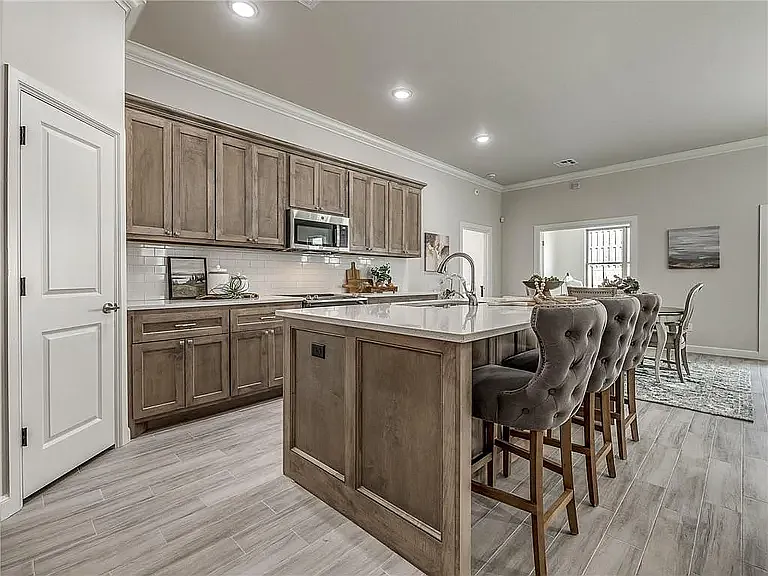 4 bed, 2143 sqft, $2,750 — Photo 3