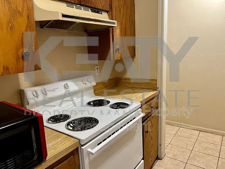 409 Scotsdale St #B — Photo 6
