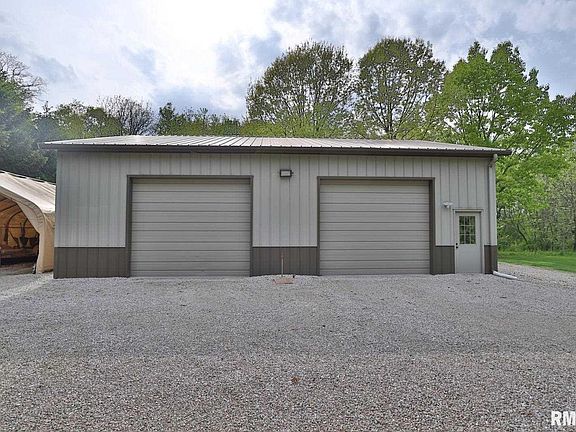 3rd image of 1301 N Country Ln