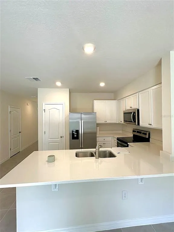 3 bed, 2.5 bath, 1515 sqft, $1,900 — Photo 4