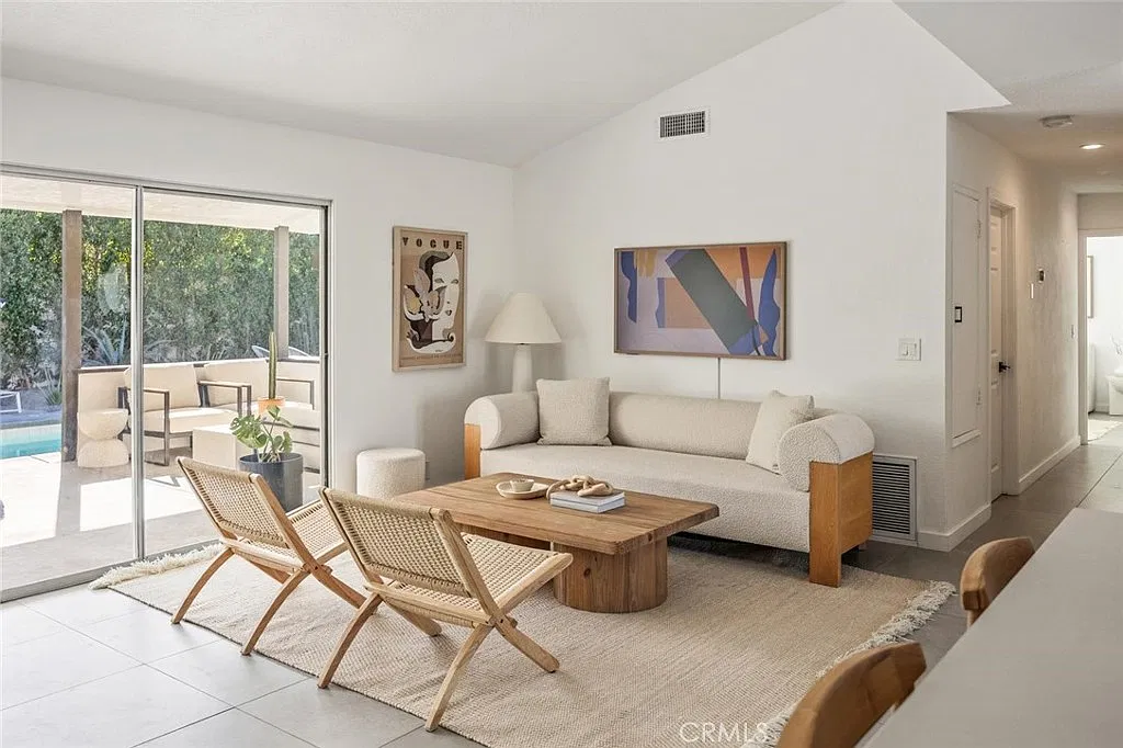 3 bed, 1200 sqft, $3,999 — Photo 4