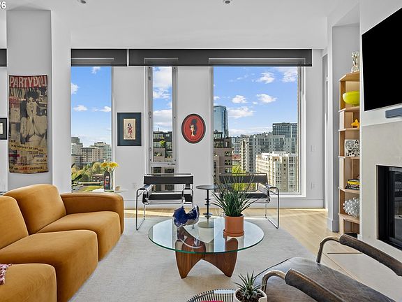 3rd image of 937 NW Glisan St Unit 1533