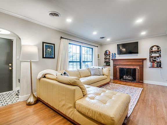 3rd image of 2127 Leander Dr
