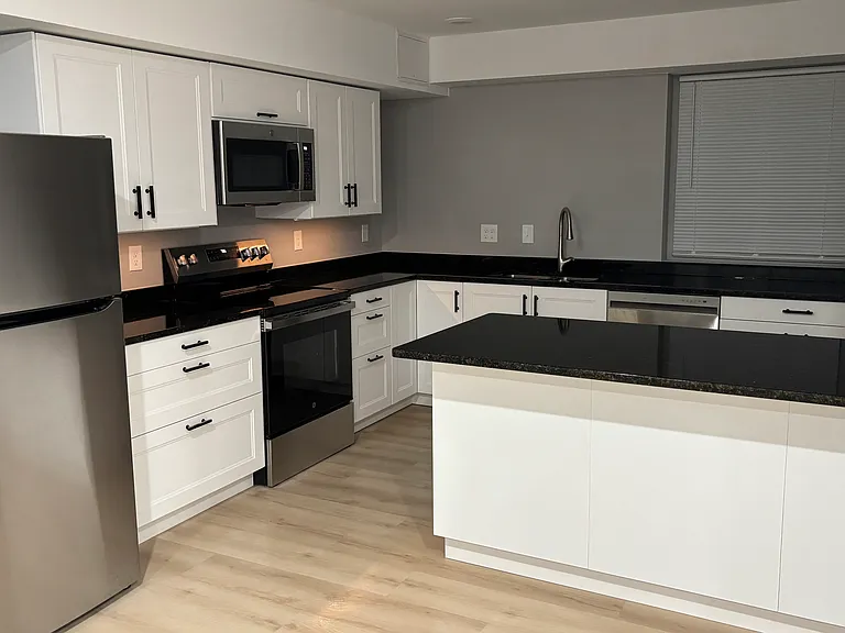 2717 E 32nd St #4 — Photo 11