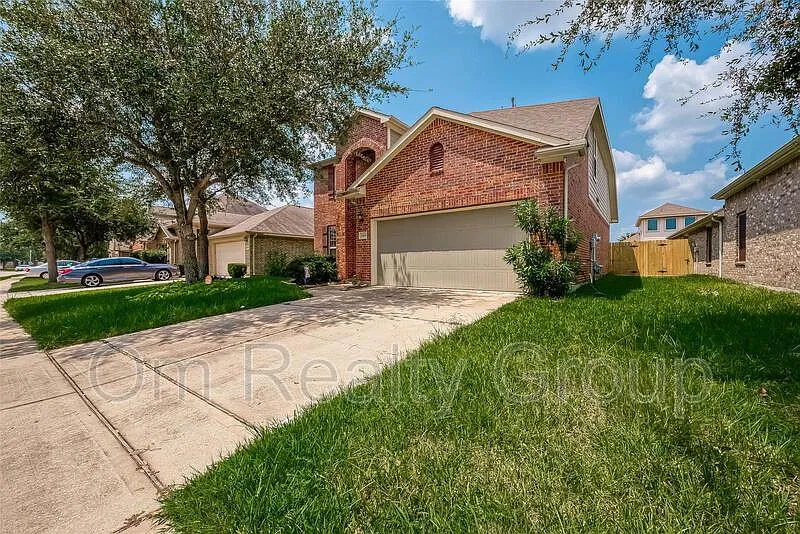 4 bed, 2.5 bath, 2815 sqft, $2,600 — Photo 2