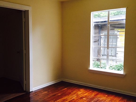 4th image of 352 N San Gabriel Ave
