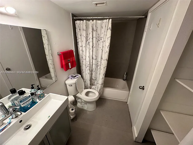 486 NW 165th St #B303 — Photo 5