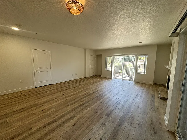 4077 Inglewood Blvd — Photo 6