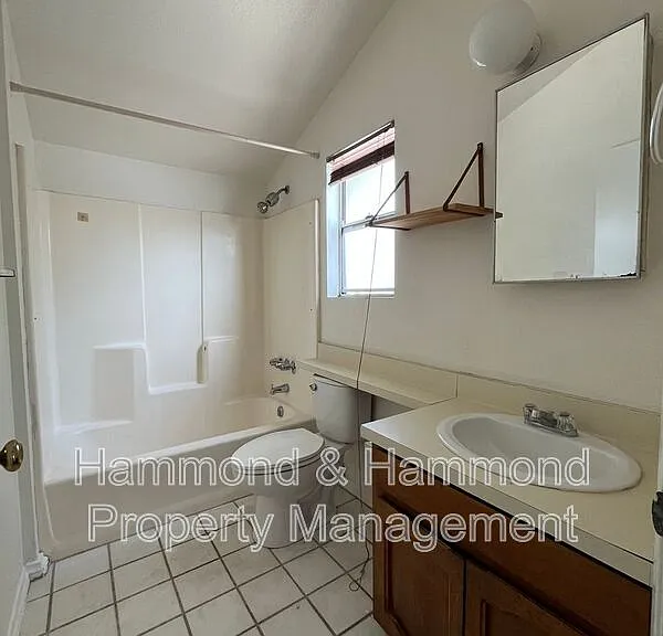 5723 Willowcrest Ave #6 — Photo 7