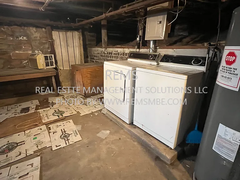 420 N Pine St — Photo 9