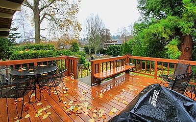 walsh-listing-back-deck