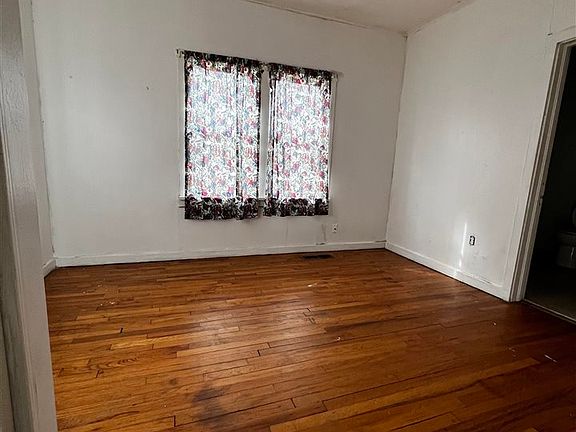 4th image of 216 S Palm St