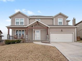 916 N Stonecrest Rd, Olathe, KS 66061