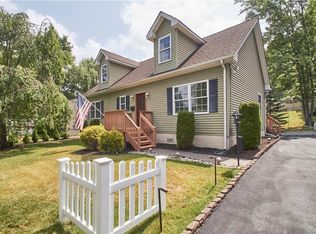 3 Pine Ln, Greenwood Lake, NY 10925