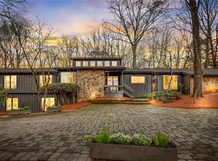 9480 Huntcliff Trce, Sandy Springs, GA 30350