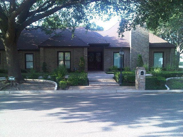 1st image of 100 NW Greenbriar Sq