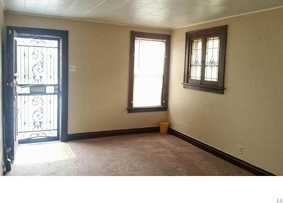 3rd image of 1211 Gruner Pl