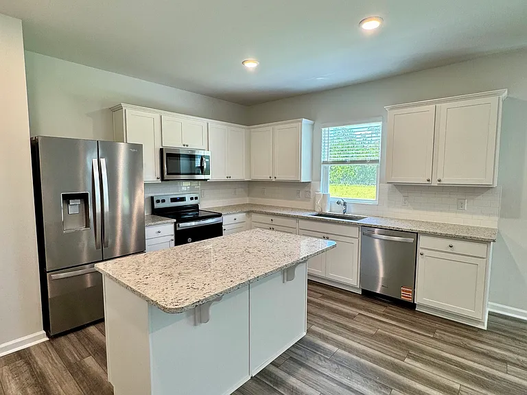 552 Coronado Ave SE — Photo 8