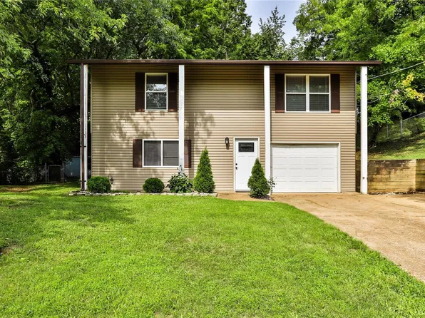 1809 West Dr, High Ridge, MO 63049