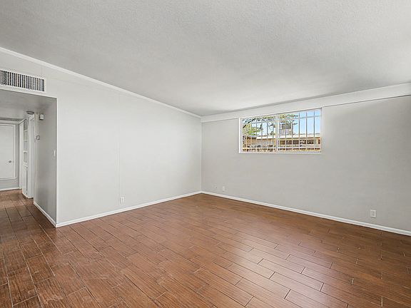 4th image of 3543 W Puget Ave