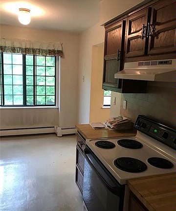 3rd image of 12 Foxwood Dr APT 6
