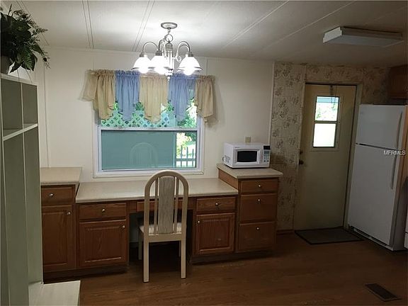 4th image of 1015 Ann Ave