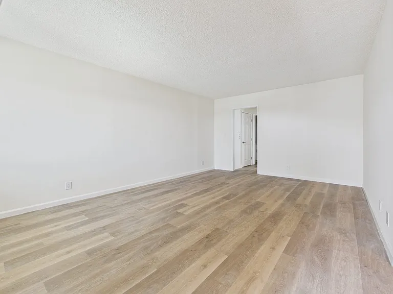 Woodman Apartments — Photo 15