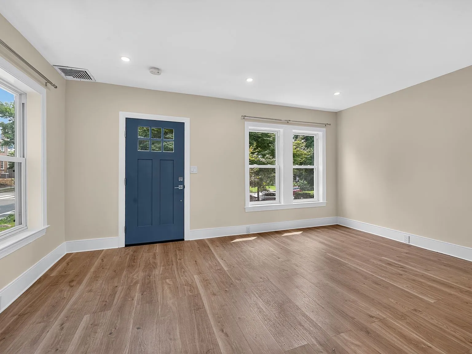 3 bed, 1044 sqft, $6,700 — Photo 3