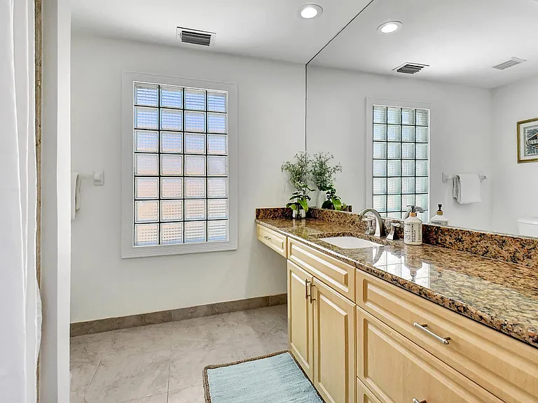 3567 Commodore Cir — Photo 23