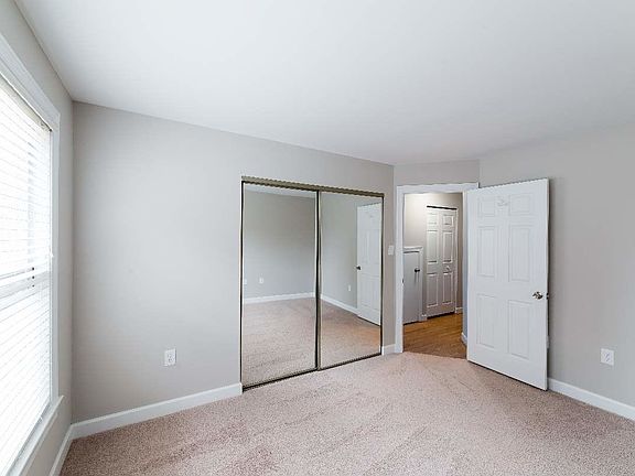 3rd image of 800 N Fayette St