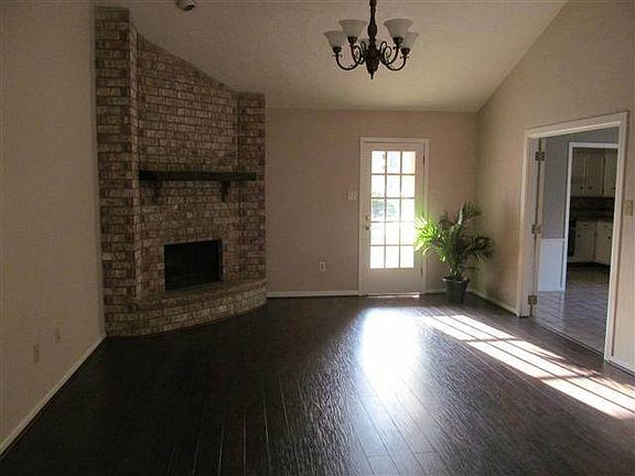 3rd image of 1435 Stacewood Dr