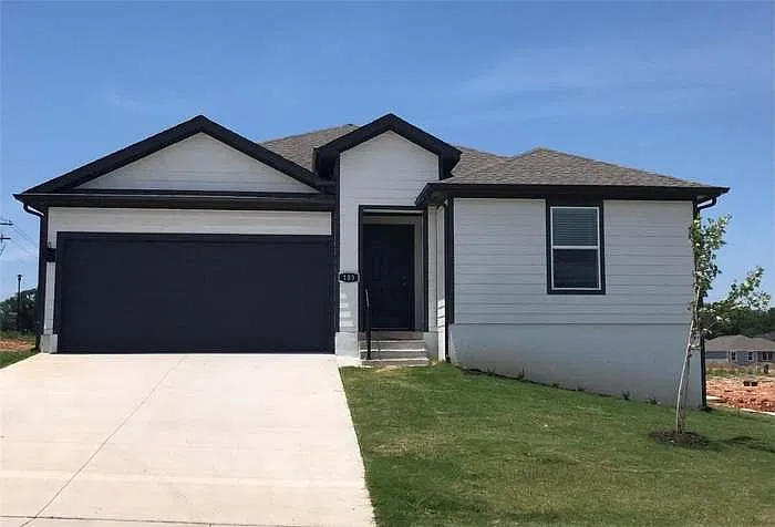 103 NW Granny Smith St