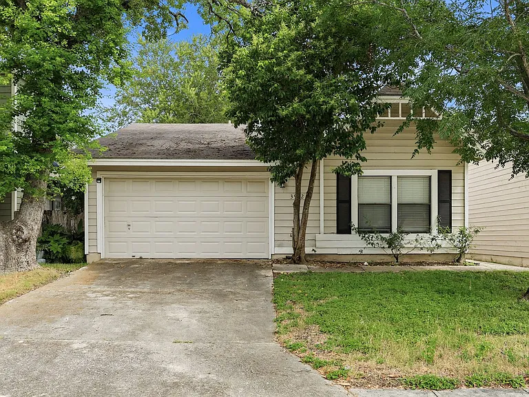 3932 Heritage Hill Dr — Photo 1