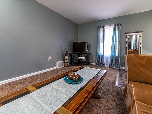 4th image of 744 Kenilworth Ave