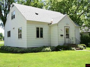 490 3rd St SW, Wells, MN 56097