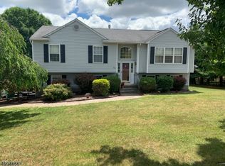 12 Matthew Dr, Wantage, NJ 07461