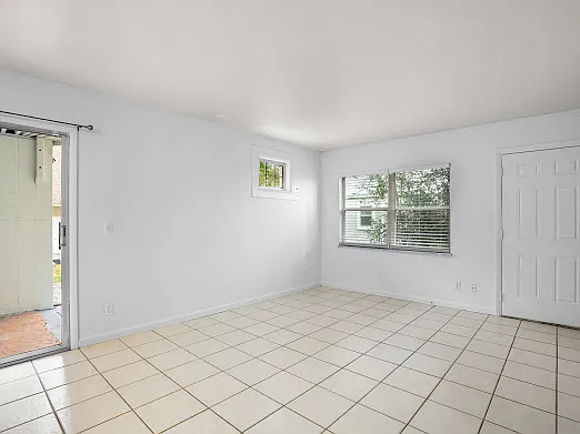 371 Ahern St — Photo 5