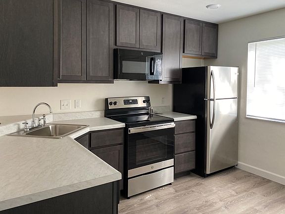 2nd image of 3984 Brittany Cir