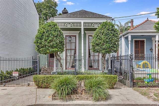 1st image of 904 1st St
