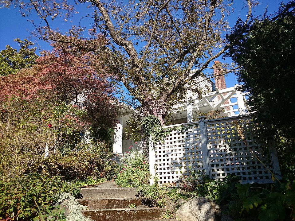 1st image of 3524 W Laurelhurst Dr NE