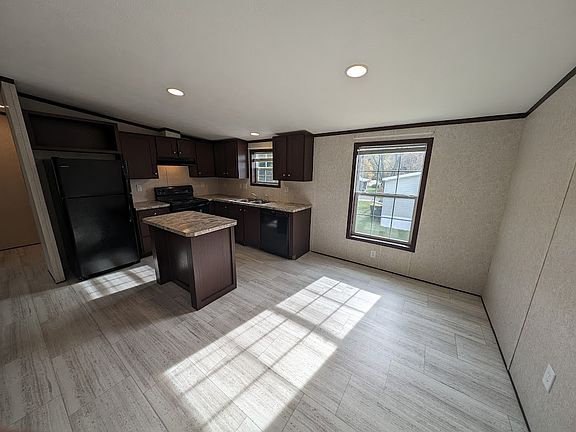 3rd image of 111 White Pine Dr