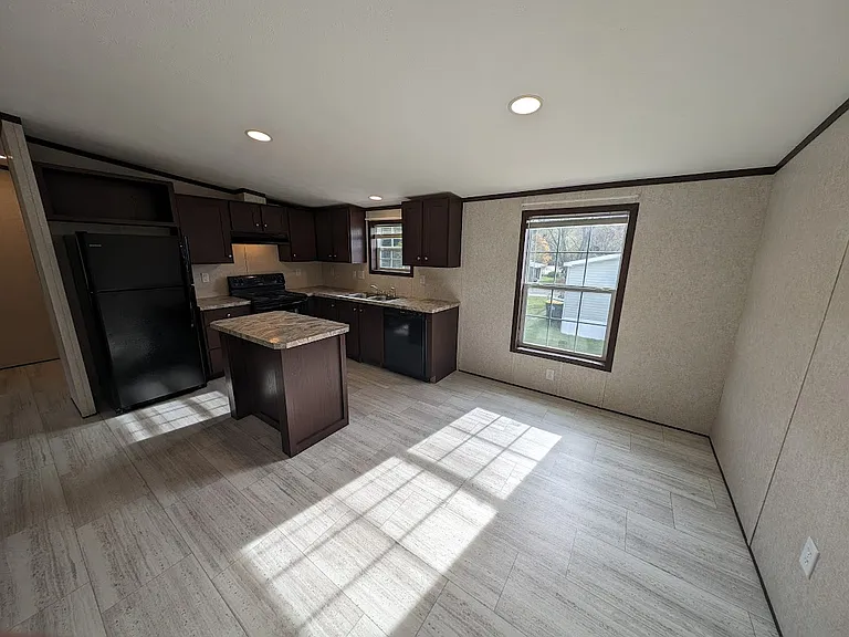 121 Cypress Rd — Photo 2